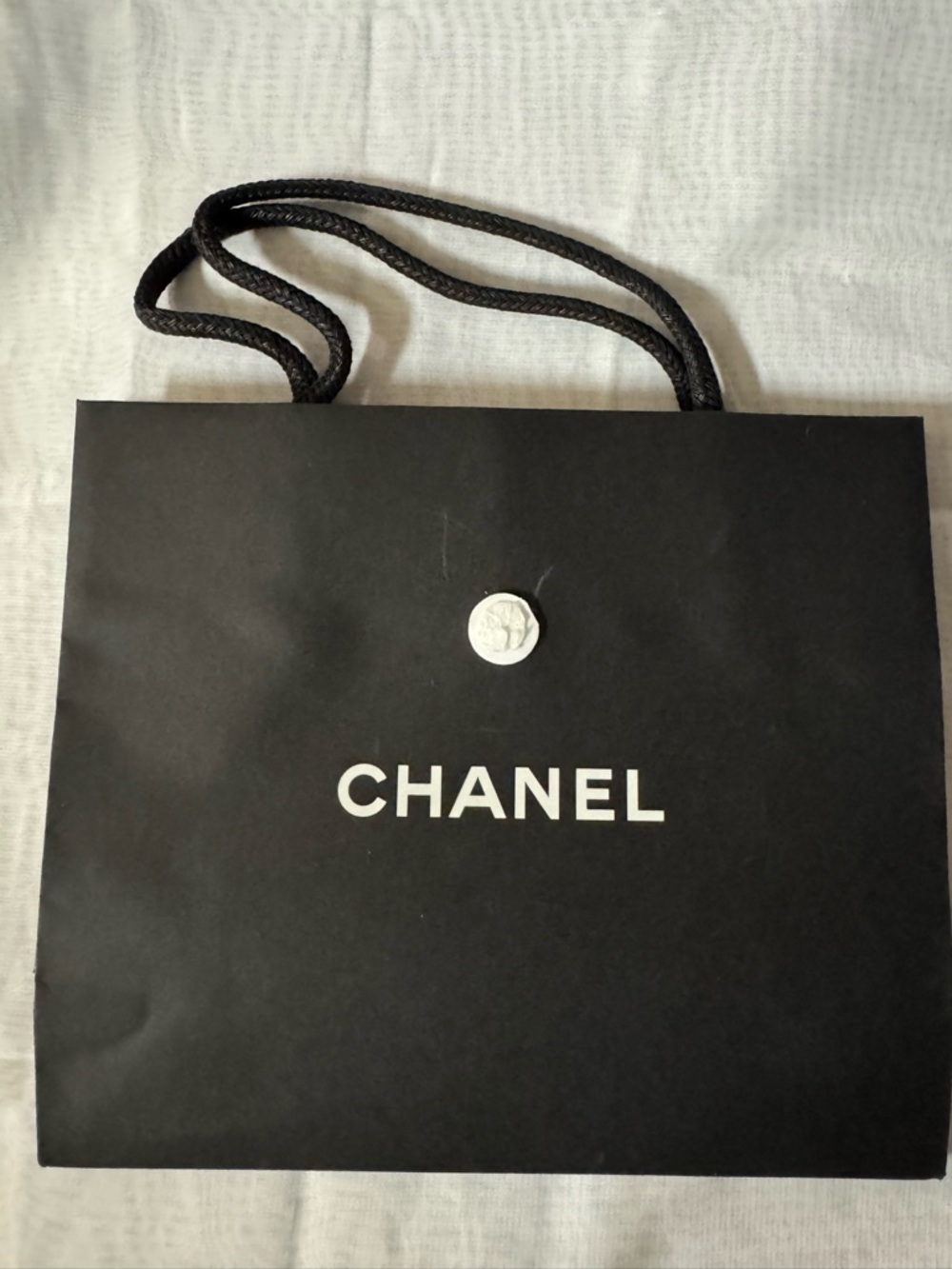CHANEL 💯% Authentic iconic paper shopping bag — see notes — Ideal for gifting.